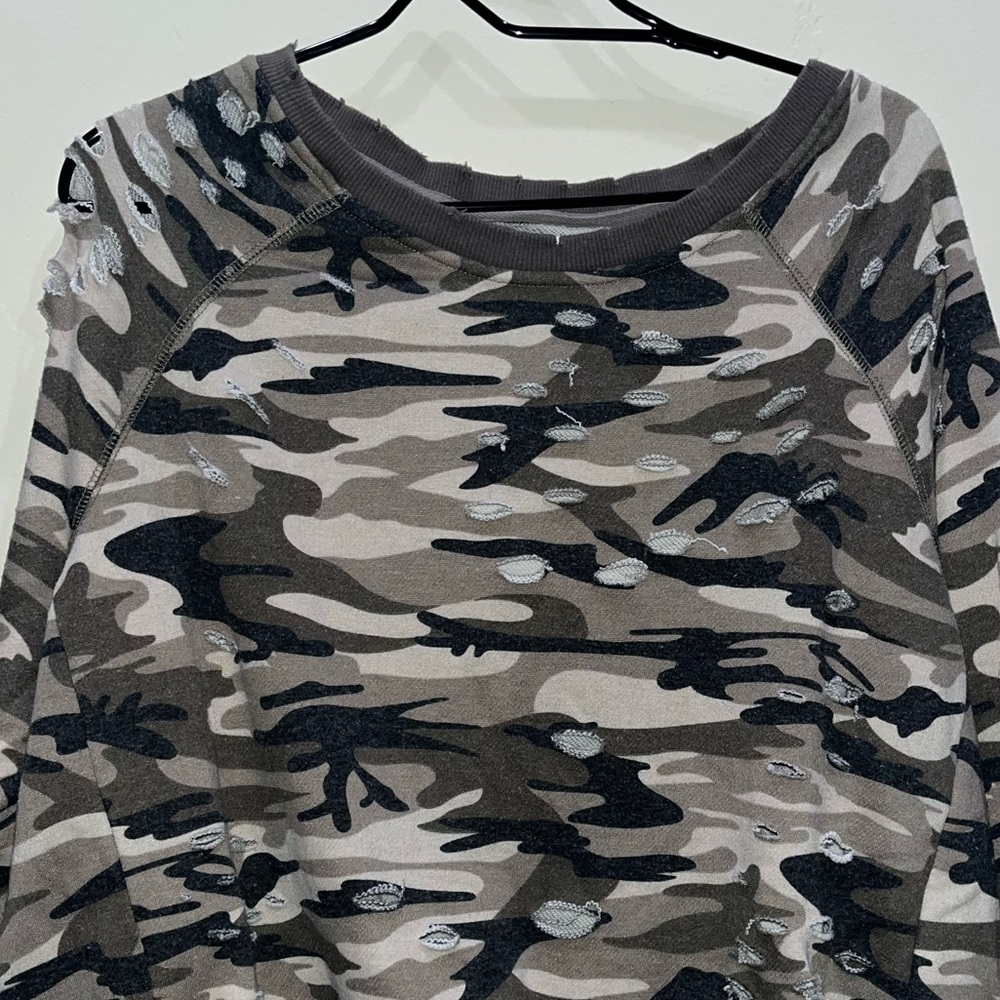 Honey Punch Camouflage Distressed Shirt, size M